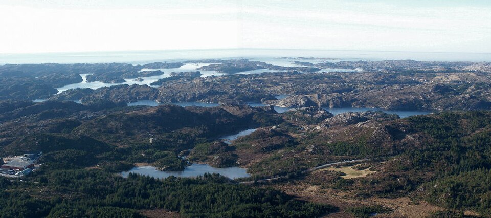 Panorama sobre la isla de Sotra