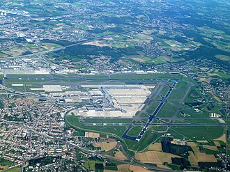 Imagen aérea de las instalaciones del aeropuerto y sus pistas