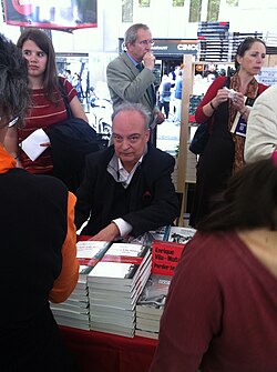 Vila-Matas en la Diada de Sant Jordi 2014
