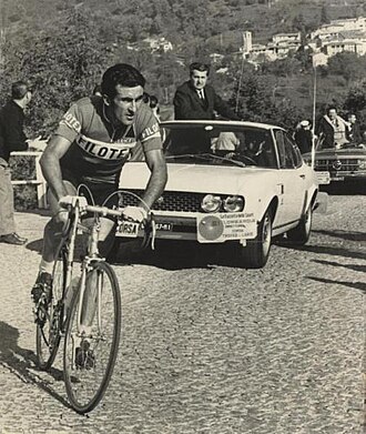 Ciclistas compitiendo en el Giro de Lombardía 1967