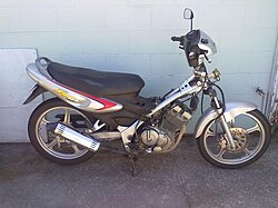 Suzuki FX125 sin carenado