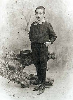 Fernando Pessoa fotografiado en Durban en 1898.
