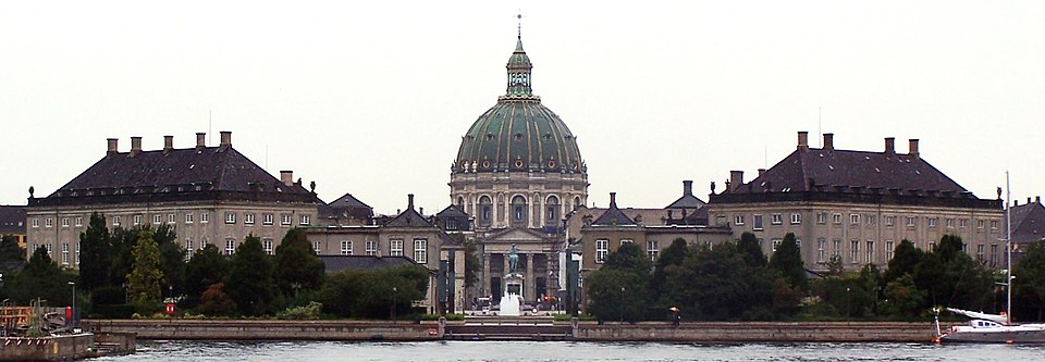 Panorama del Palacio y la Iglesia de Federico