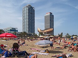 Torre MAPFRE y Hotel Arts desde la playa de la Barceloneta