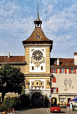 Otra perspectiva de la Puerta de Berna en Murten