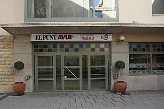 Fachada o entrada de la redacción de El Punt Avui en Gerona