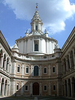Acceso y fachada de Sant'Ivo alla Sapienza