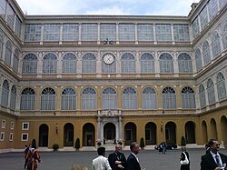Fachada del Palacio Apostólico en la Ciudad del Vaticano