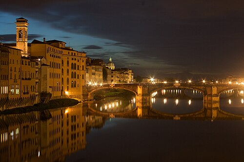 Vista del Puente Santa Trinidad tomada desde el Ponte Vecchio