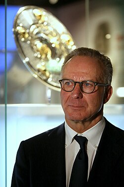 Retrato de Karl-Heinz Rummenigge