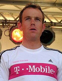 Retrato de Kim Kirchen con la equipación ciclista