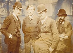 Cuatro de los tachtigers fotografiados hacia 1888.