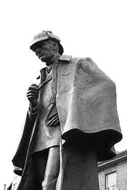 Estatua dedicada a Sherlock Holmes en Edimburgo