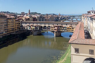 Fotografía del río Arno y los puentes a su paso por Florencia