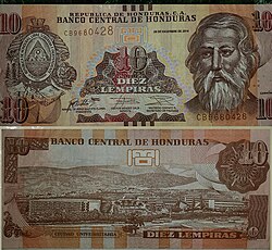 Variedad de denominaciones en papel moneda