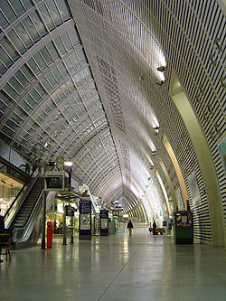 Interior de la estación de Avignon TGV