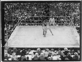 Encuentro histórico de boxeo entre Georges Carpentier y Jack Dempsey.