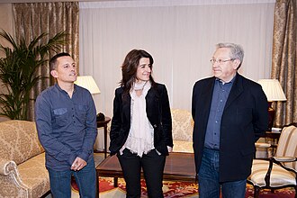 Patxi Zabaleta, Aintzane Ezenarro y Daniel Maeztu en 2011 tras el cese definitivo de la actividad armada de ETA.
