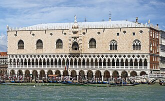 Fachada general del Palazzo Ducale en Venecia