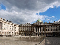 Patio central pavimentado de Somerset House