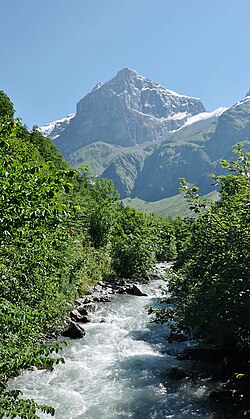 Paisaje fluvial de Nidwalden con el río Engelberger Aa