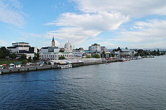 El río Valdivia a su paso por la ciudad homónima.