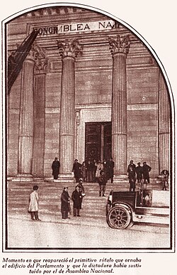 Retirada del rótulo de la Asamblea Nacional en el Palacio de las Cortes.