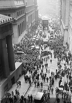 Inversores frente a la Bolsa de Nueva York