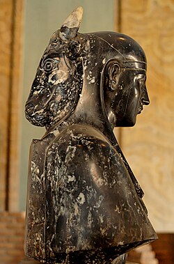 Busto janiforme de Antínoo divinizado como Serapis en el Museo Gregoriano Egiziano