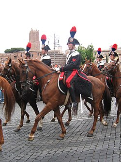 Carabineros a caballo en uniforme histórico