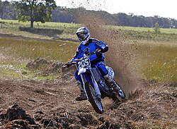 Fotografía general de una motocicleta de motocrós