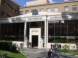 Fachada o vista representativa relacionada con la Pontificia Universidad Lateranense