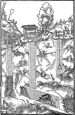Grabado histórico del De re metallica de 1556 mostrando un ferrocarril de mina.