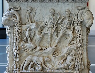 Altar antiguo dedicado a Marte y Venus con relieves de los gemelos amamantados por la loba.