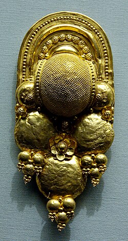 Pendientes etruscos con decoración de granulación