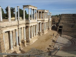 Restos arquitectónicos del teatro romano de Mérida.