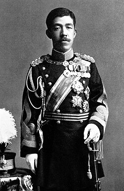 Retrato histórico de Yoshihito en 1912.