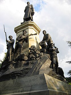 Monumento a los defensores de la ciudad durante la guerra de Crimea