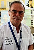 Grupo de ciclistas en ruta abierta