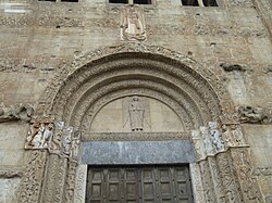 Portal principal de entrada a la basílica
