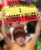 Manifestante del Foro de la Familia contra el matrimonio igualitario.