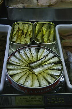 Sardinas en lata sumergidas en aceite de oliva