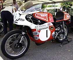 BSA Rocket 3 en configuración de competición