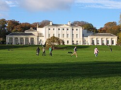 Fachada trasera de Kenwood House y su parque