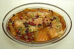 Plato de salmón marinado