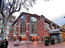 Vista exterior del Mercado del Clot en 2009