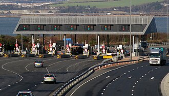 Peaje en una carretera del Reino Unido como ejemplo de costo monetario en el transporte privado