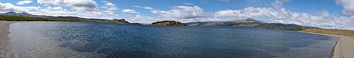 Vista panorámica del entorno natural del lago La Plata