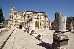 Ruinas de la sinagoga blanca de Cafarnaúm