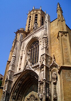 Fachada y detalles de la Catedral de Saint-Sauveur